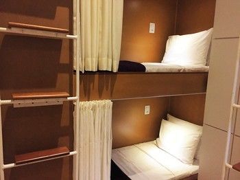 25 Auberge de jeunesse *