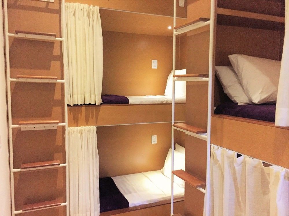 Auberge de jeunesse 25 *