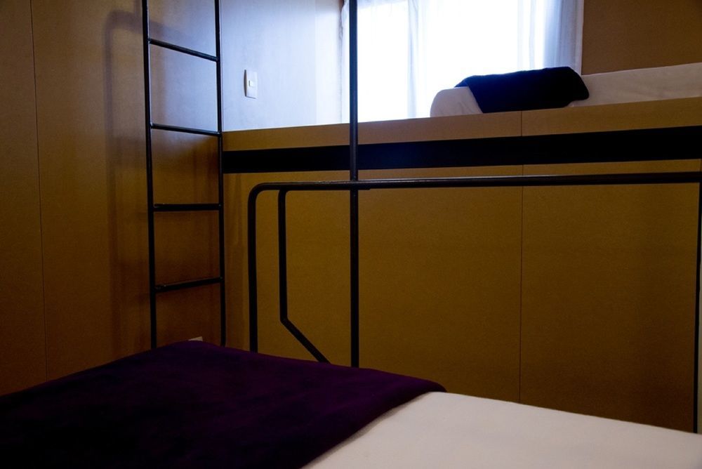 Auberge de jeunesse 25 *