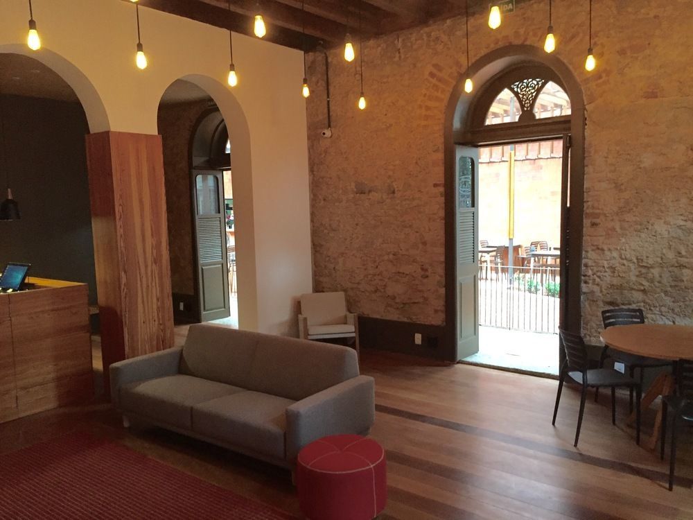 Auberge de jeunesse 25 *
